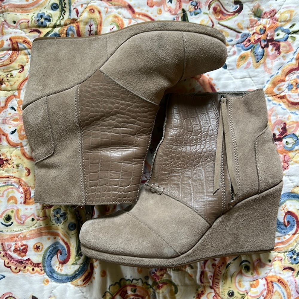 Toms Tan Wedges Size 7